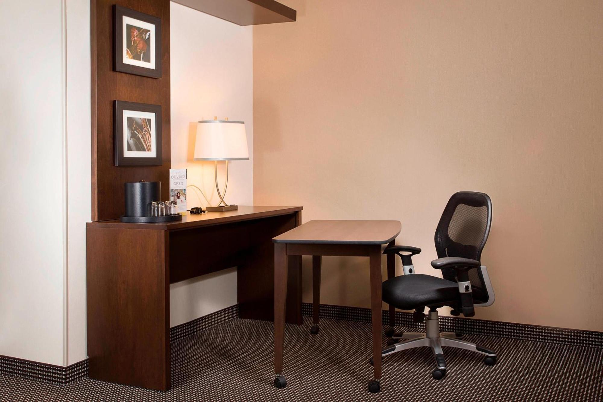 Courtyard Par Marriott Montreal Centre-Ville Exterior foto